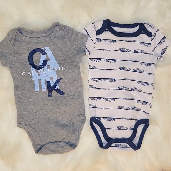 NWOT!! Calvin Klien Baby Onsie 4 Pack Size 0-3 Months - Picture 3 of 4